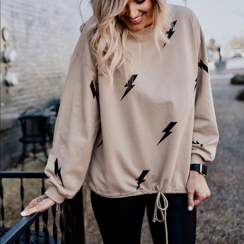 SOLD OUT 🚫Oversized lightning bolt top